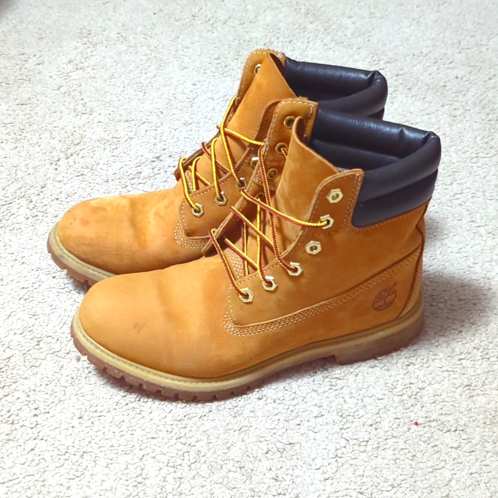 Women's Timberland Premium 6-Inch Waterproof Boot size 9m like new